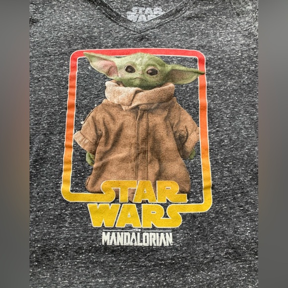Star Wars baby Yoda v neck tee size Medium - Picture 3 of 4
